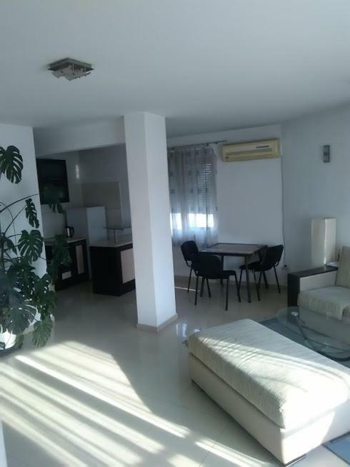 2 Rooms Apartment Plovdiv Kichuk Paris Bagian luar foto